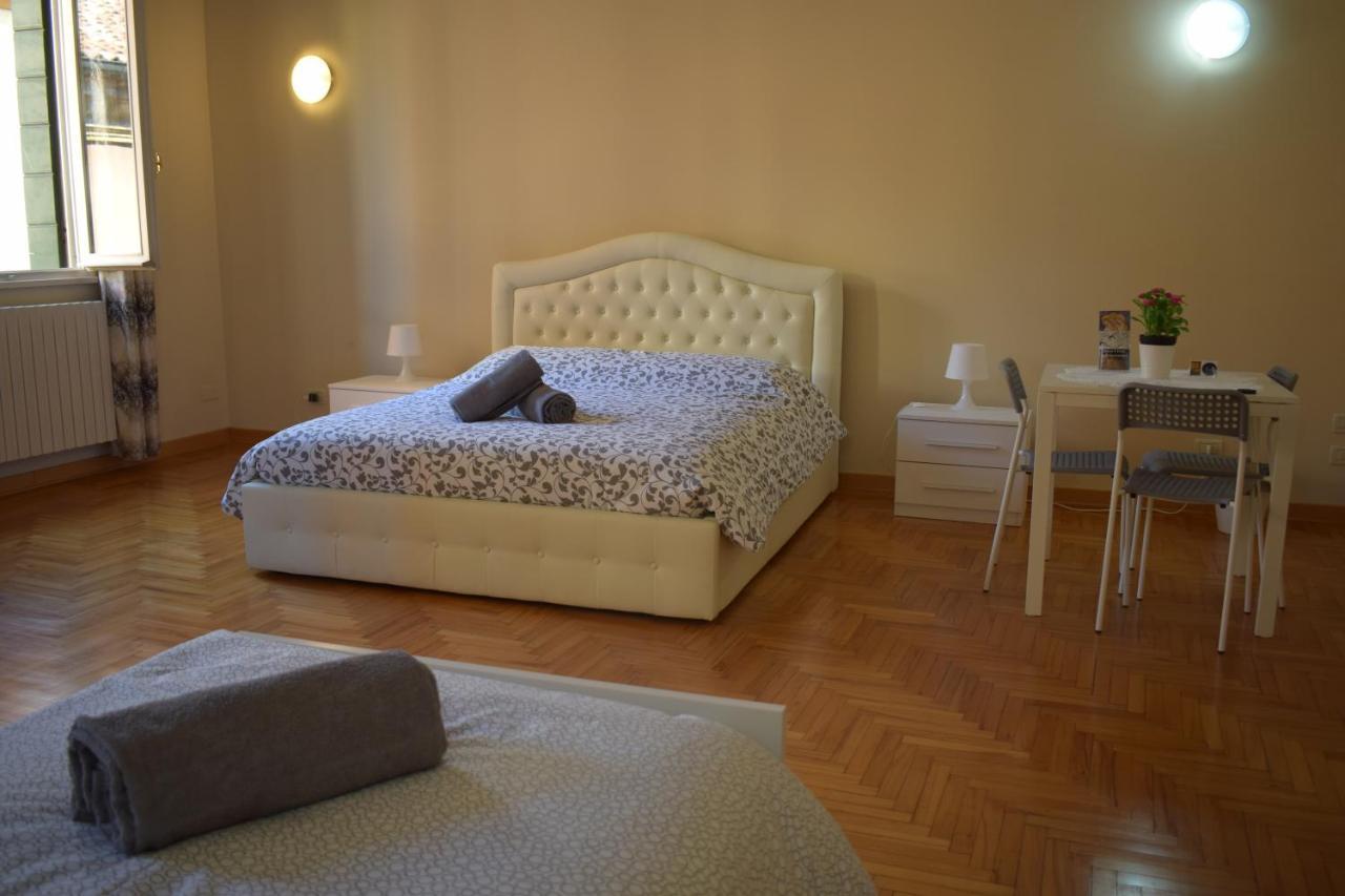 Casa Roma Rooms Padova Bagian luar foto